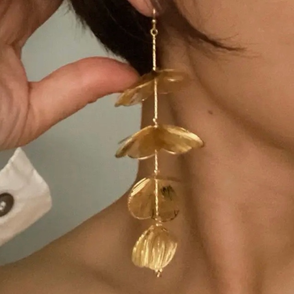 Gold Dainty Flower Dangling Earrings (5014)